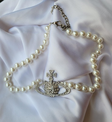 Single layer pearl necklace