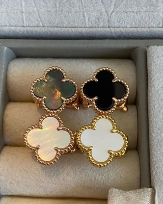 Four leaf clover earrings (Black)