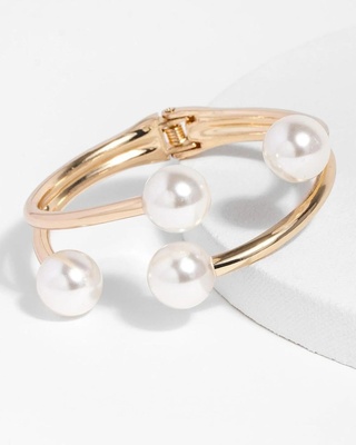 Gold pearl bracelet