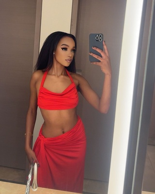 @a.nita.kk looking good in our Lina Set 😍